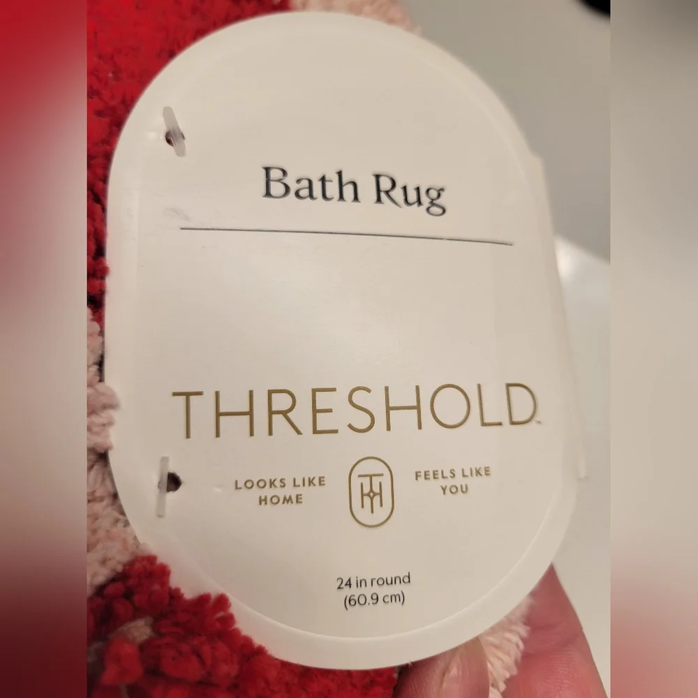 Threshold Red and Pink Heart Lock Round Bathroom Rug